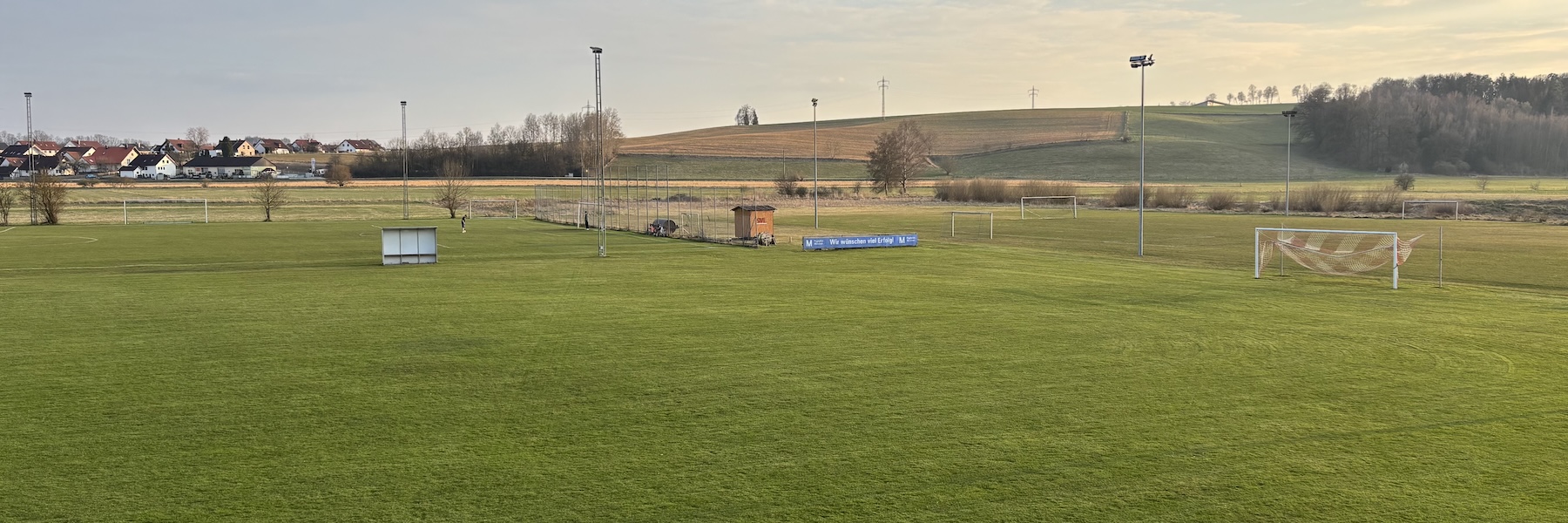 sportplatz-01256493D4-24D0-018D-F198-04BF10962093.jpeg