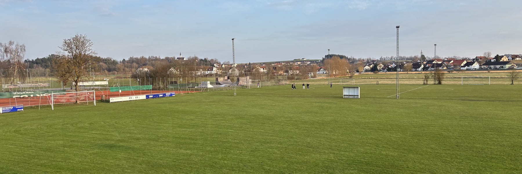 sportplatz-tennis-01C7606BEA-EF91-30C5-8107-B311AB0B090F.jpeg